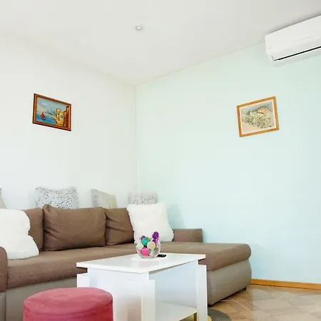Bura Holiday home *